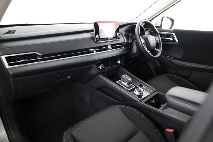 2023 Mitsubishi Outlander ES