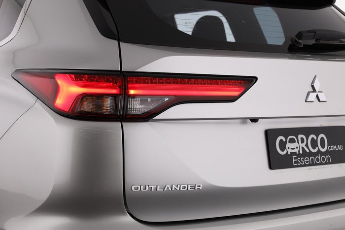 2023 Mitsubishi Outlander ES