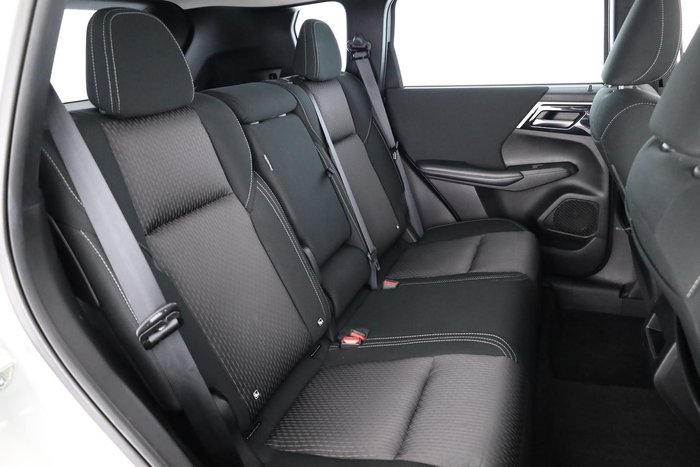 2023 Mitsubishi Outlander ES