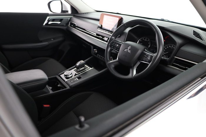 2023 Mitsubishi Outlander ES