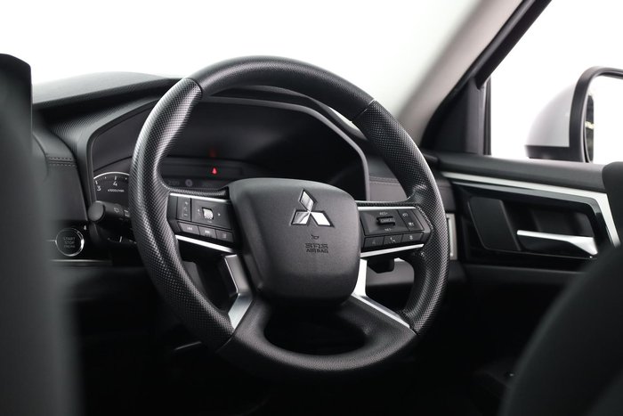 2023 Mitsubishi Outlander ES