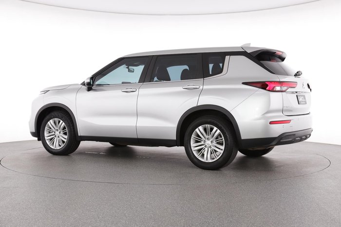 2023 Mitsubishi Outlander ES
