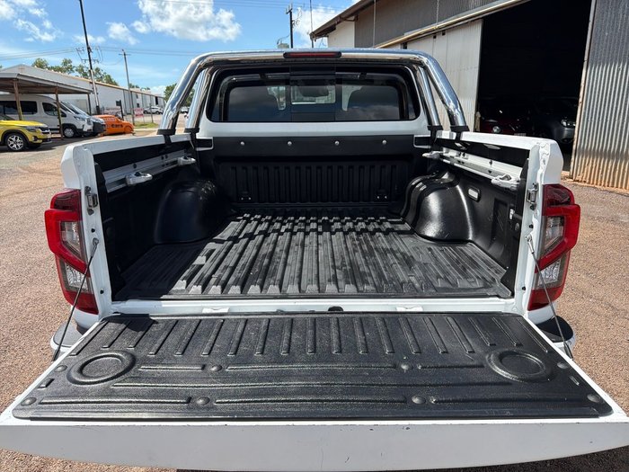 2021 Nissan Navara ST-X