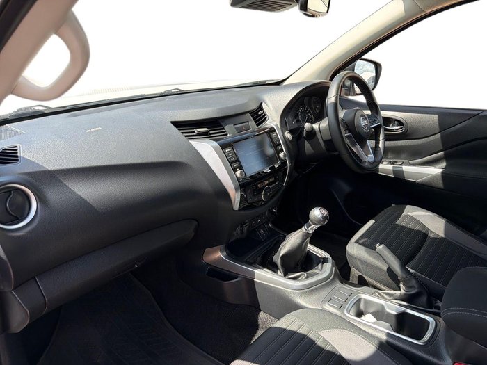 2021 Nissan Navara ST-X