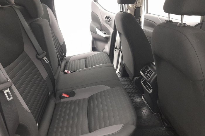 2021 Nissan Navara SL