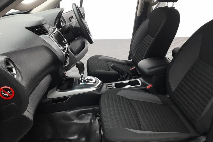 2021 Nissan Navara SL