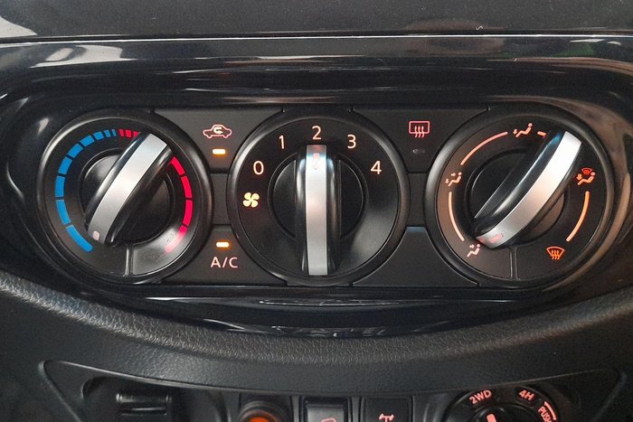 2021 Nissan Navara SL