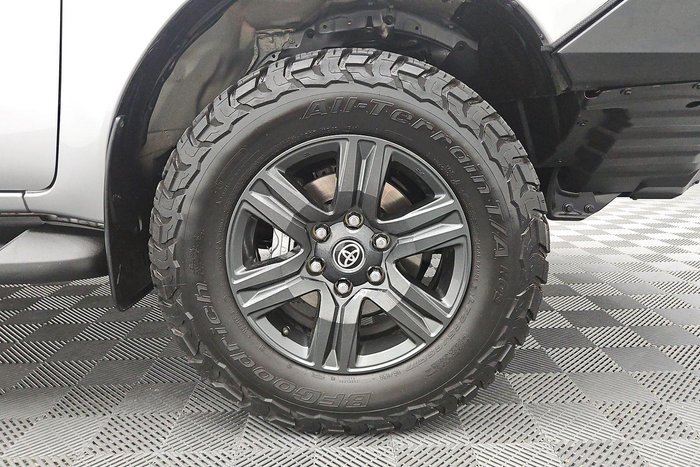 2023 Toyota Hilux SR