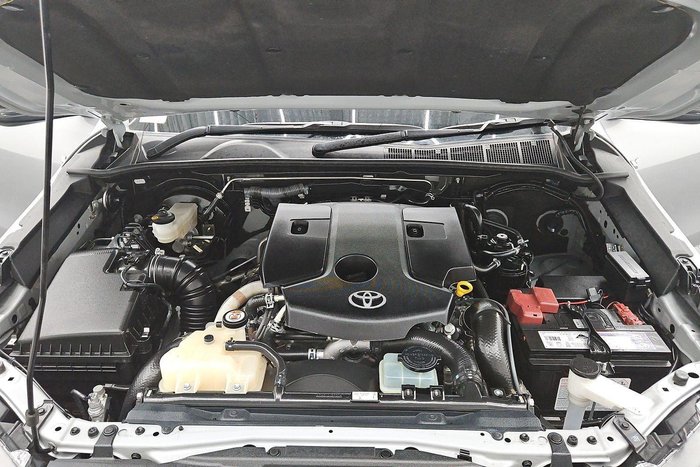 2023 Toyota Hilux SR