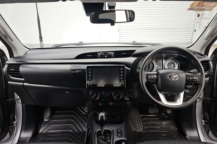 2023 Toyota Hilux SR