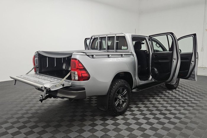 2023 Toyota Hilux SR