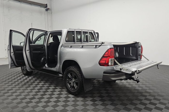 2023 Toyota Hilux SR