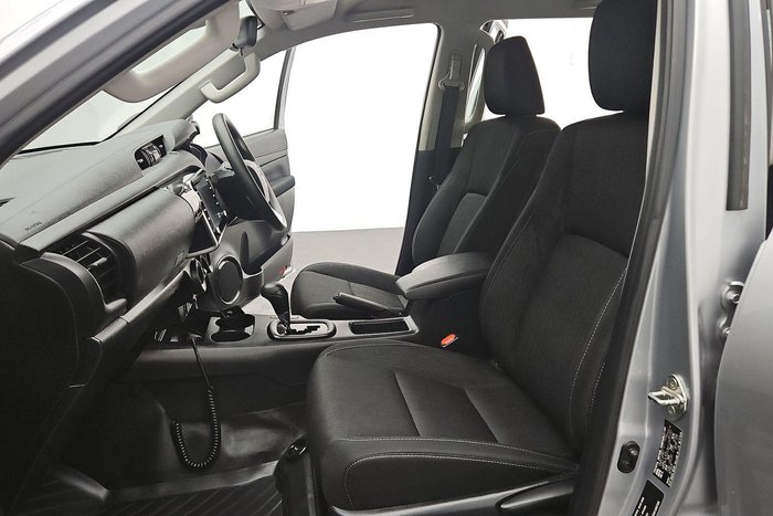 2023 Toyota Hilux SR