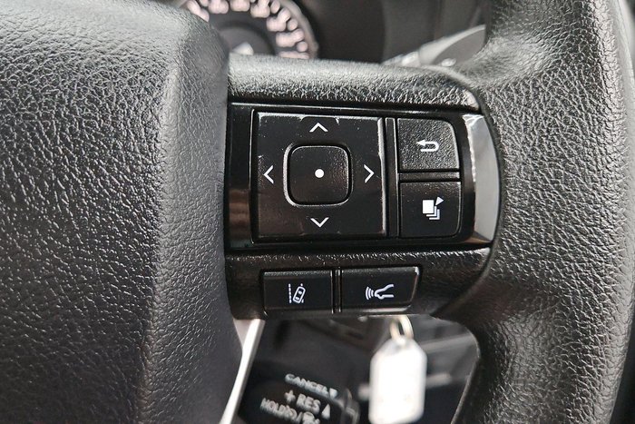 2023 Toyota Hilux SR