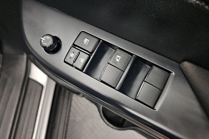 2023 Toyota Hilux SR