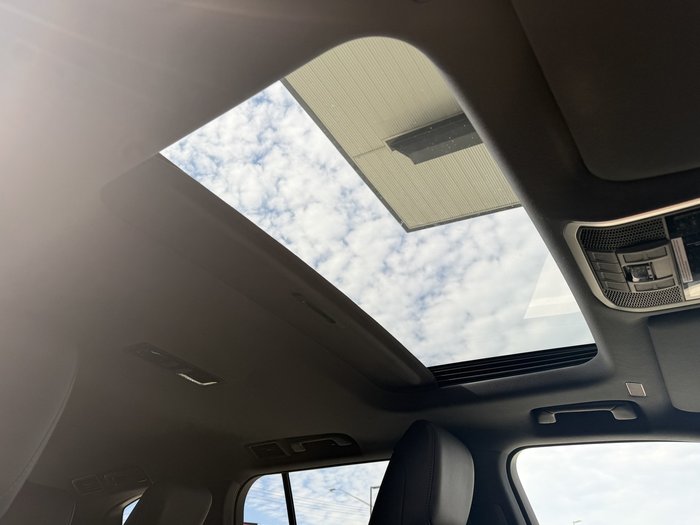 2024 Toyota Landcruiser VX