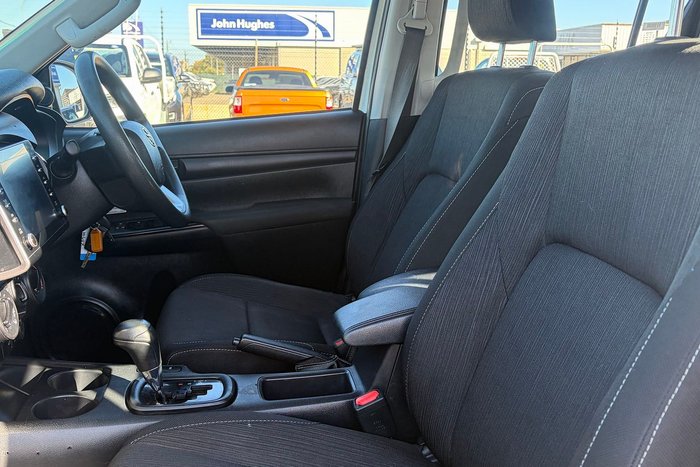 2022 Toyota Hilux SR