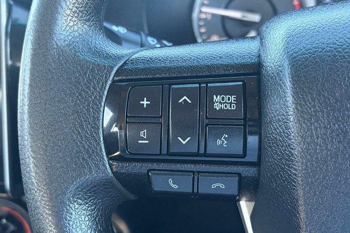 2022 Toyota Hilux SR