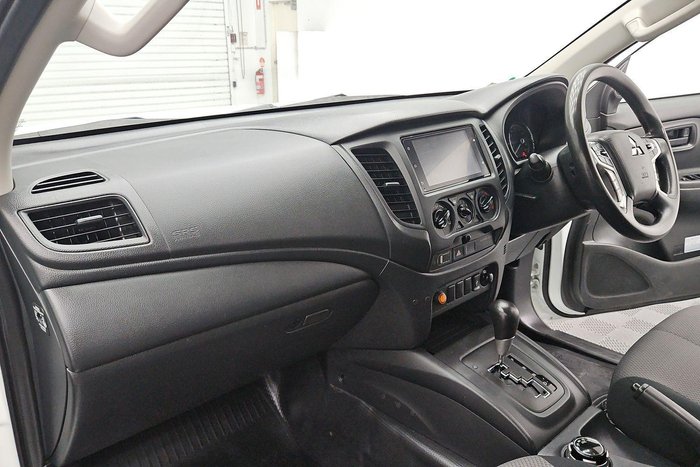 2022 Mitsubishi Triton GLX