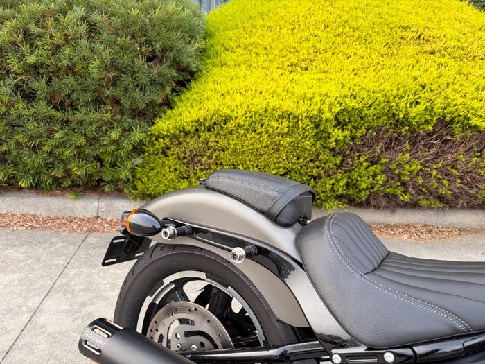 2018 HARLEY-DAVIDSON FXBB STREET BOB Grey