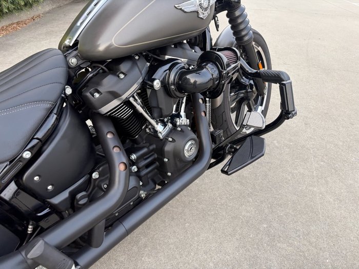 2018 HARLEY-DAVIDSON FXBB STREET BOB Grey