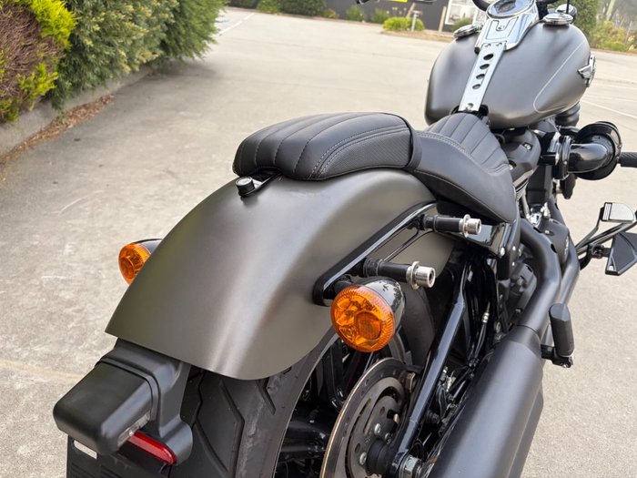 2018 HARLEY-DAVIDSON FXBB STREET BOB Grey