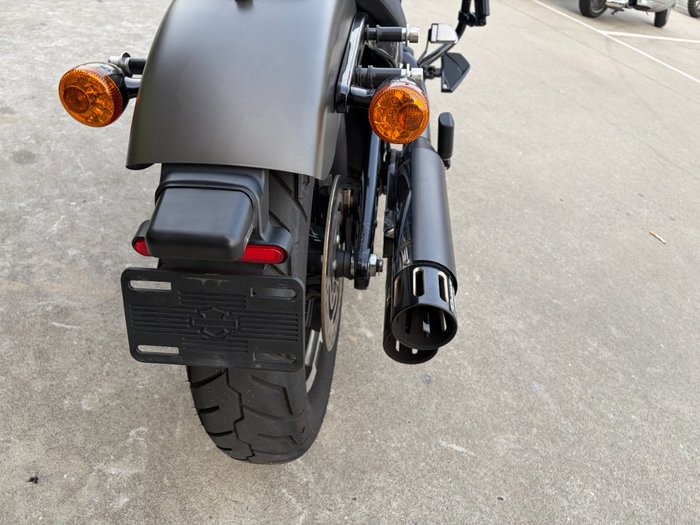 2018 HARLEY-DAVIDSON FXBB STREET BOB Grey
