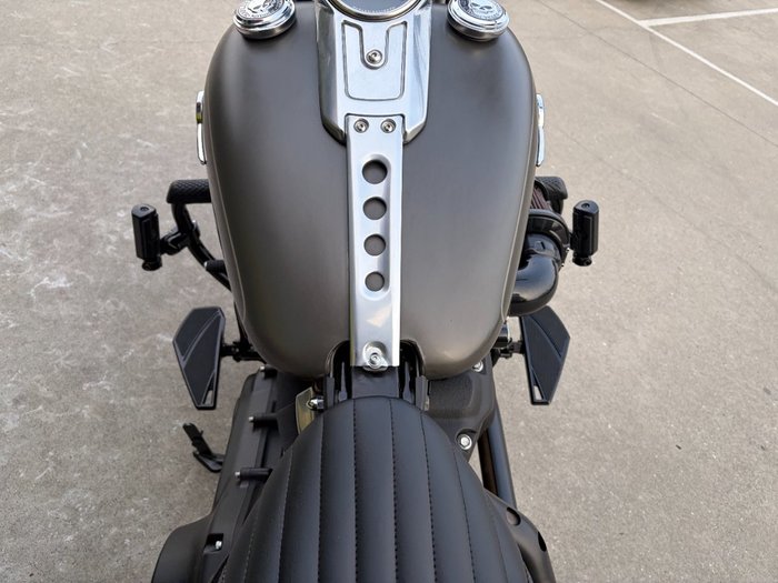 2018 HARLEY-DAVIDSON FXBB STREET BOB Grey