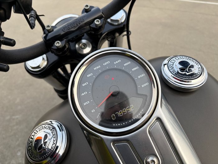 2018 HARLEY-DAVIDSON FXBB STREET BOB Grey