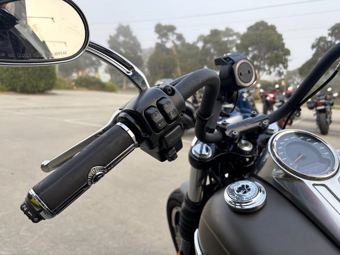 2018 HARLEY-DAVIDSON FXBB STREET BOB Grey