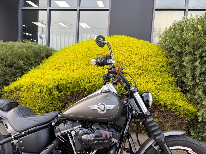2018 HARLEY-DAVIDSON FXBB STREET BOB Grey