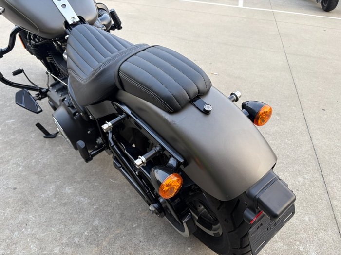 2018 HARLEY-DAVIDSON FXBB STREET BOB Grey
