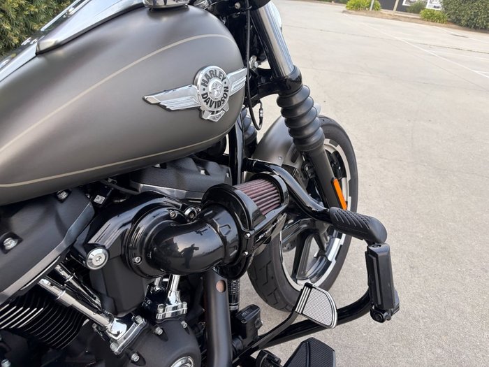 2018 HARLEY-DAVIDSON FXBB STREET BOB Grey