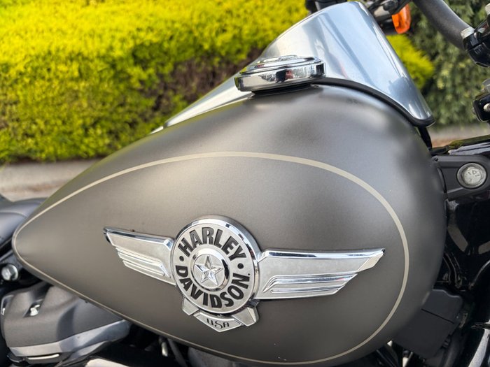 2018 HARLEY-DAVIDSON FXBB STREET BOB Grey