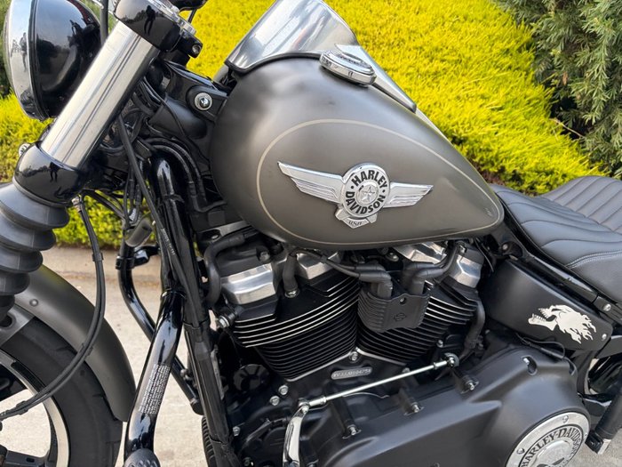 2018 HARLEY-DAVIDSON FXBB STREET BOB Grey