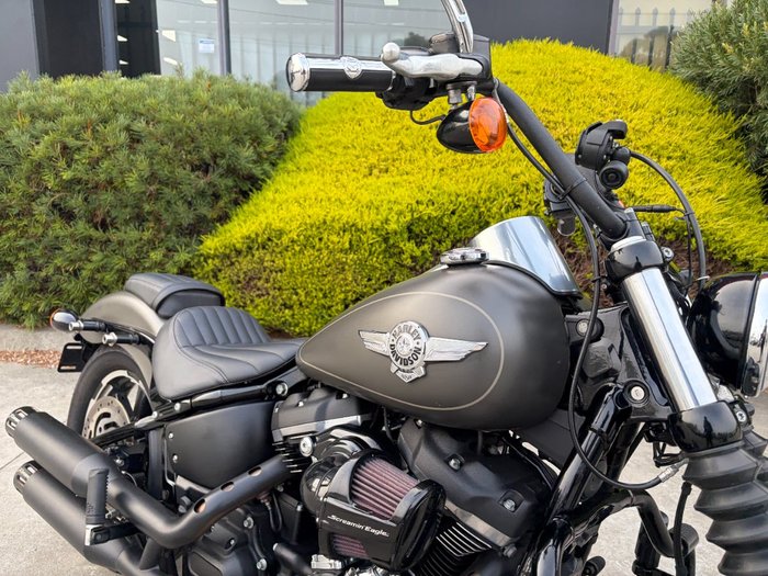 2018 HARLEY-DAVIDSON FXBB STREET BOB Grey