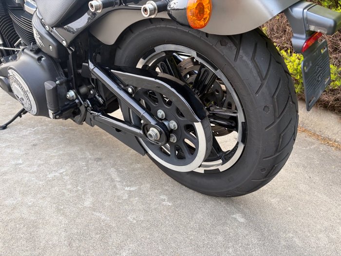2018 HARLEY-DAVIDSON FXBB STREET BOB Grey