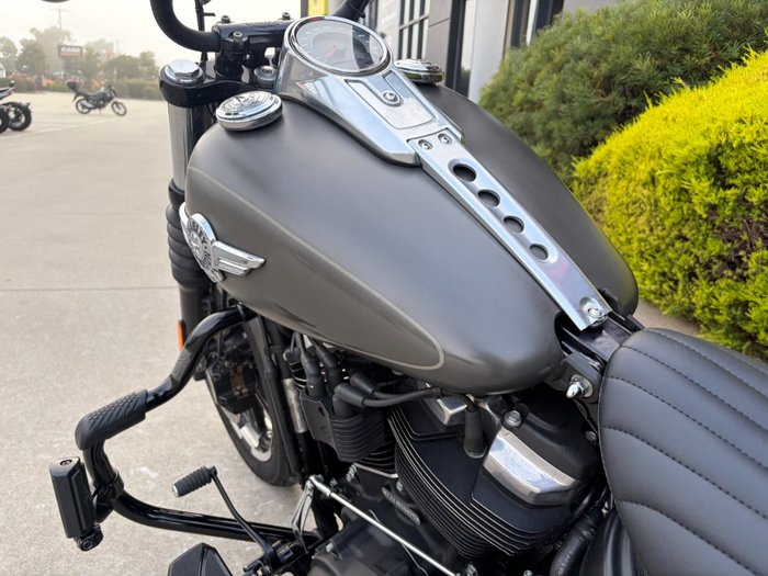 2018 HARLEY-DAVIDSON FXBB STREET BOB Grey