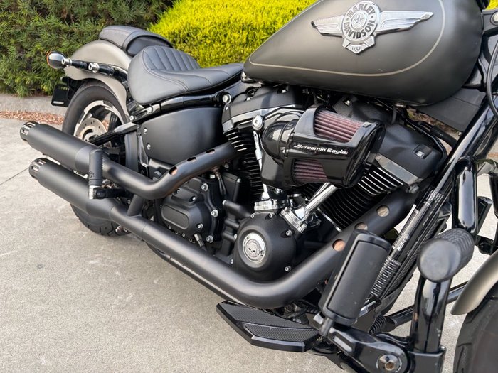 2018 HARLEY-DAVIDSON FXBB STREET BOB Grey