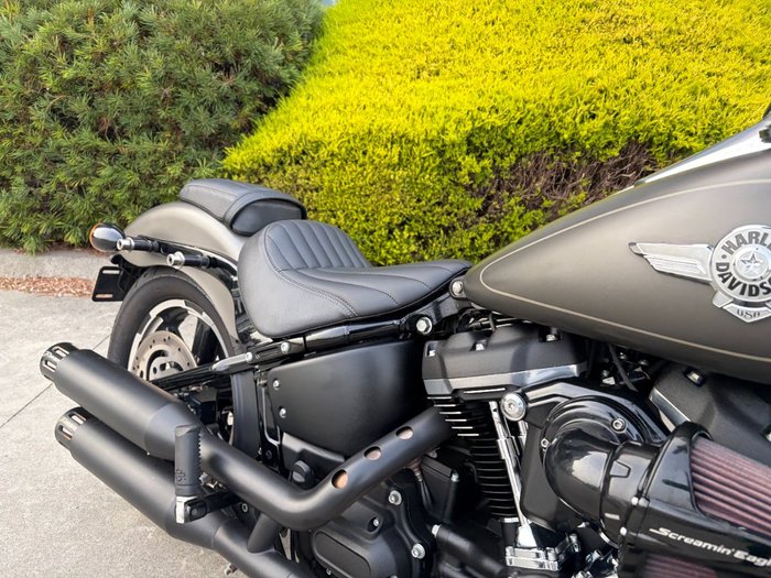 2018 HARLEY-DAVIDSON FXBB STREET BOB Grey