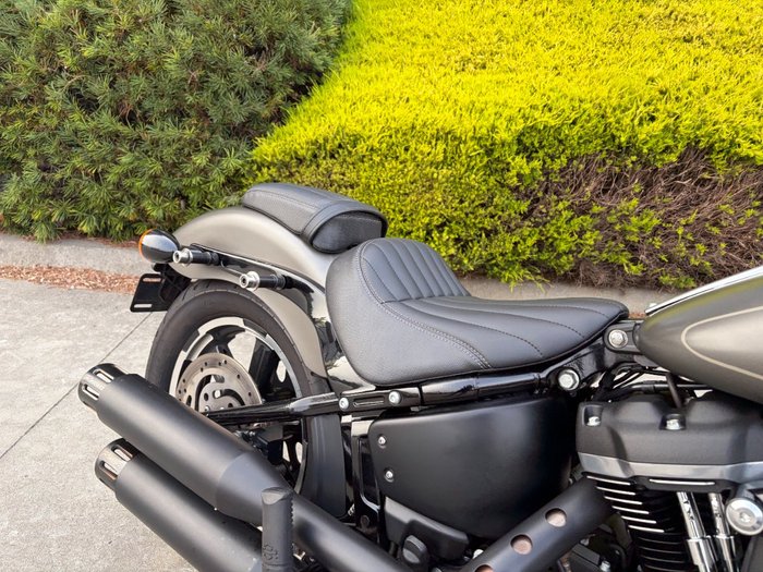 2018 HARLEY-DAVIDSON FXBB STREET BOB Grey
