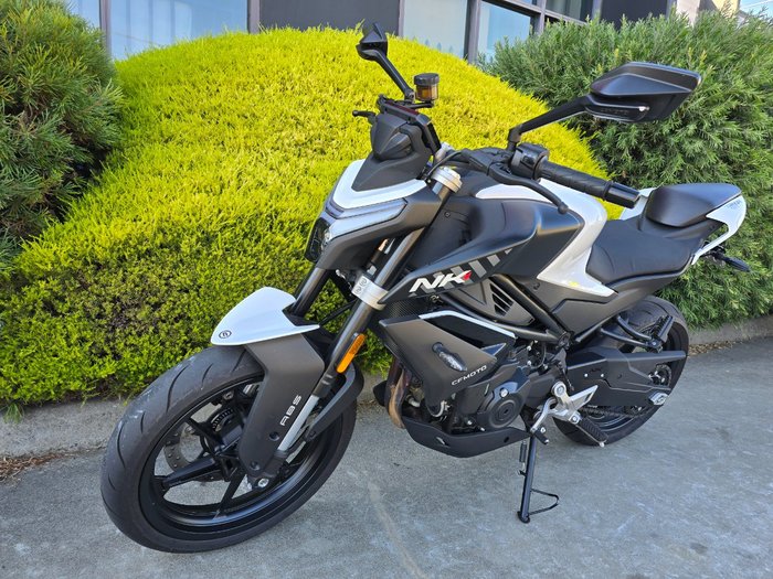 2024 CFMOTO 450 NK White