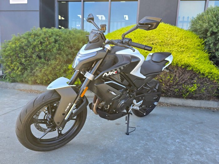 2024 CFMOTO 450 NK White