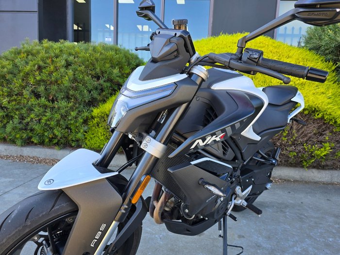 2024 CFMOTO 450 NK White