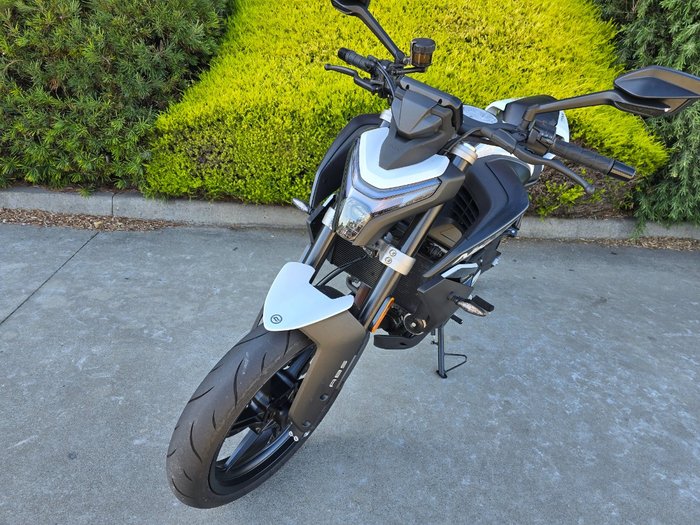 2024 CFMOTO 450 NK White