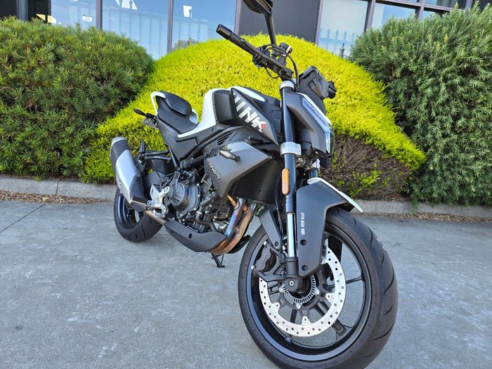 2024 CFMOTO 450 NK White