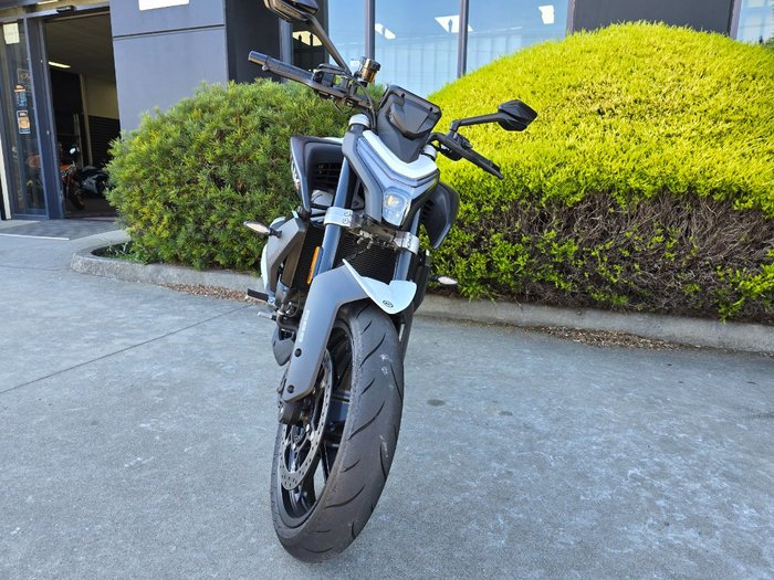 2024 CFMOTO 450 NK White