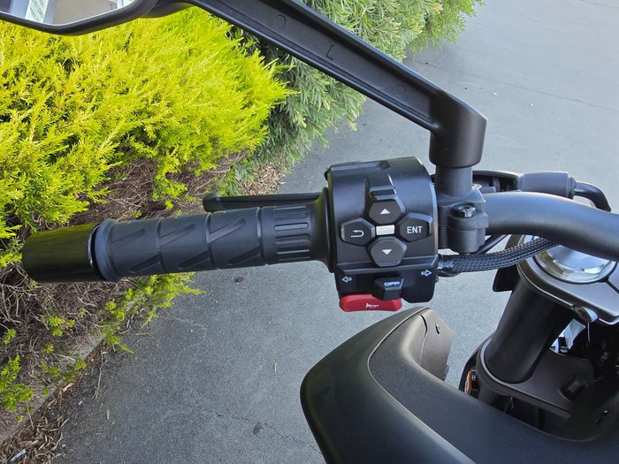 2024 CFMOTO 450 NK White