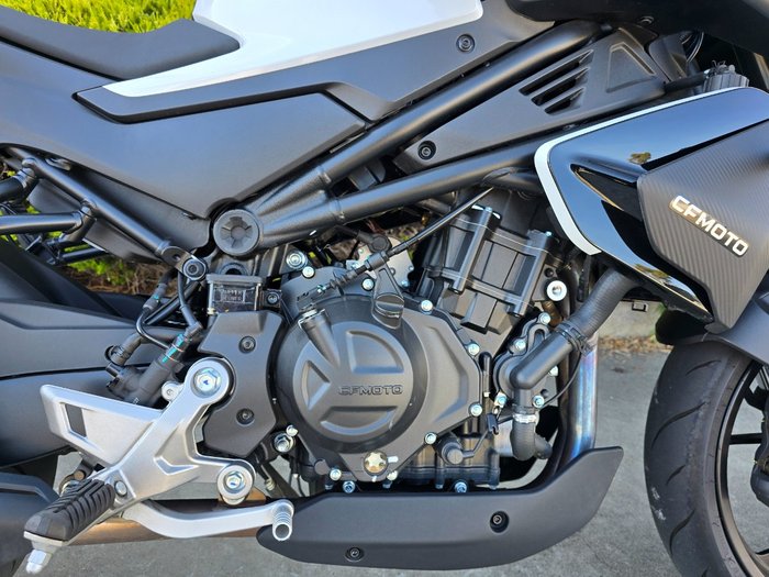 2024 CFMOTO 450 NK White