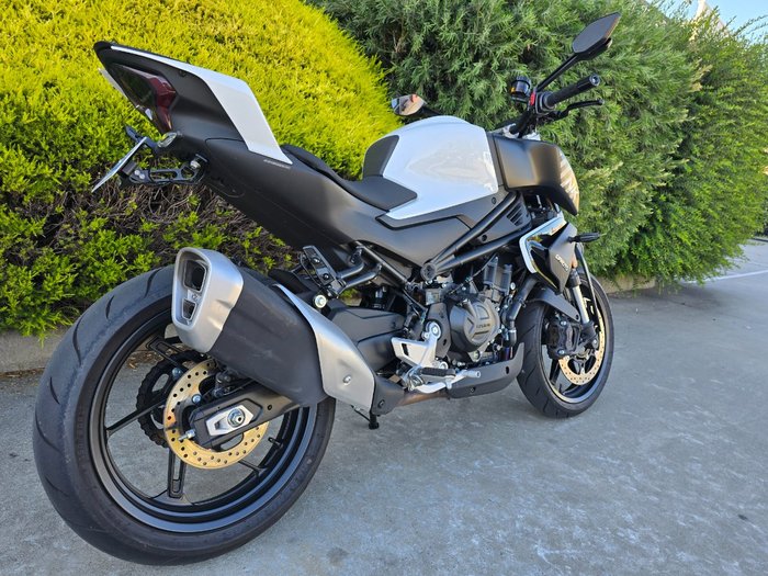 2024 CFMOTO 450 NK White